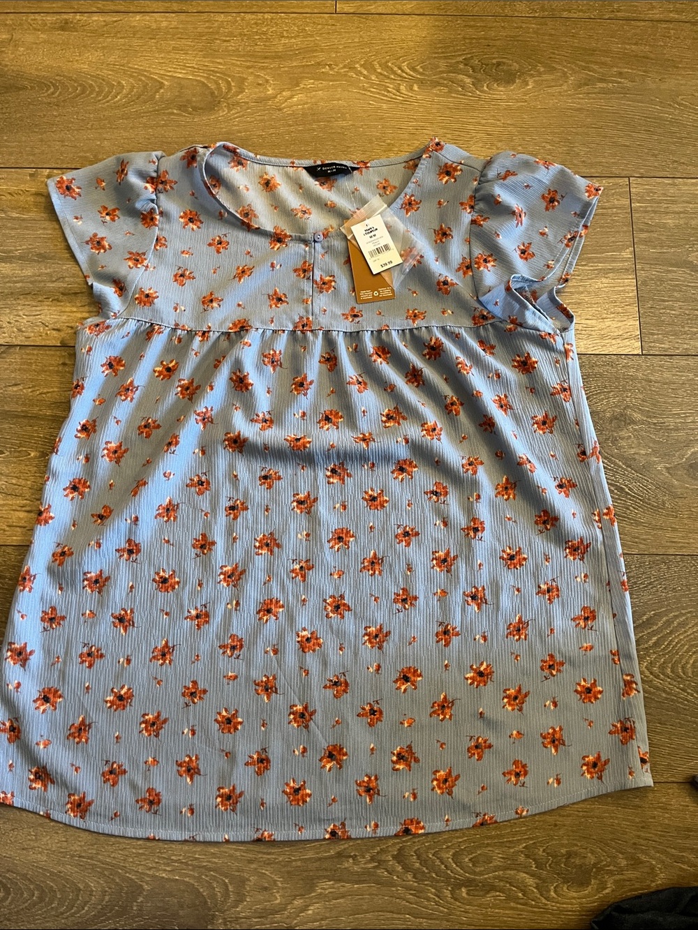 5/$25 Denver Hayes Light Blue Floral Peasant Top NWT sz M